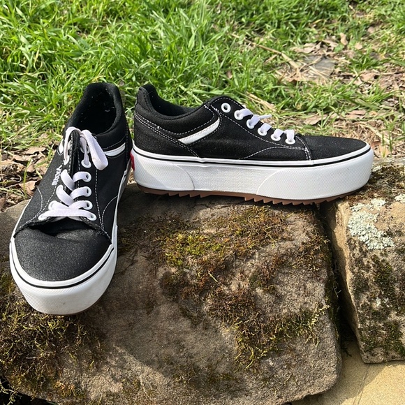 Platform Vans like new - Picture 2 of 3